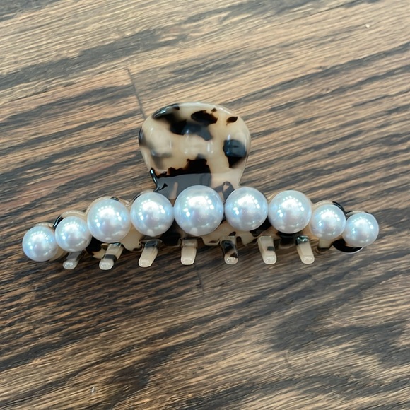 NEW bundle of 2 tortoise shell claw hair clips - Picture 2 of 10